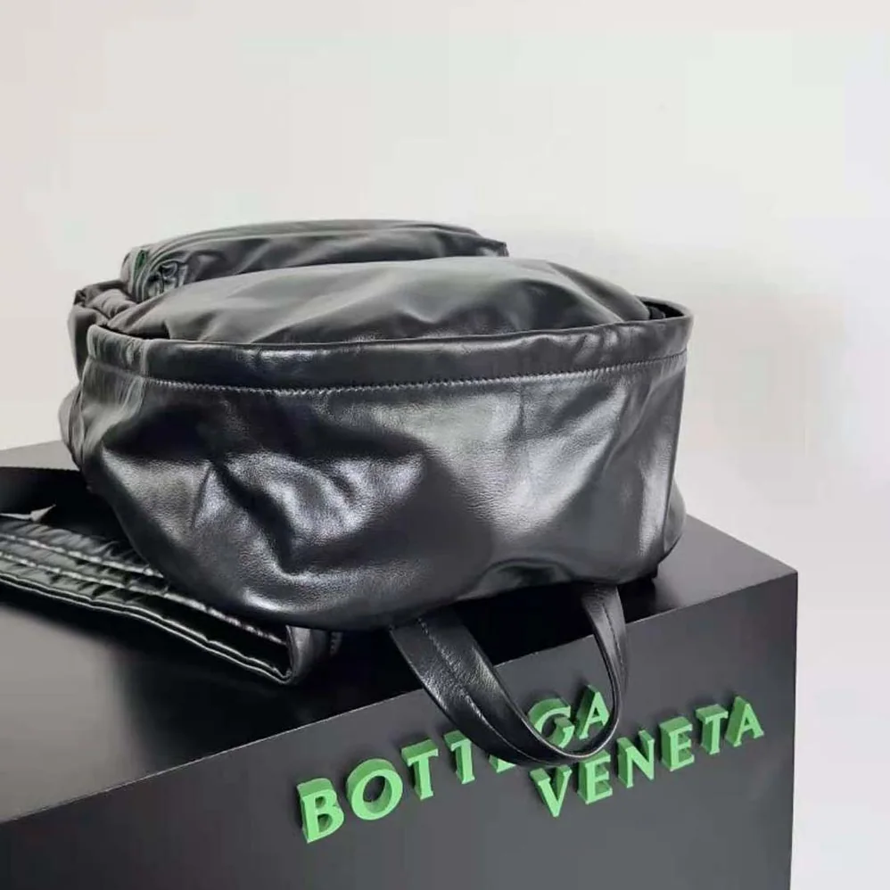 Bottega Veneta Medium Archetype Backpack Crafted from Supple Lambskin Leather for Men in Black