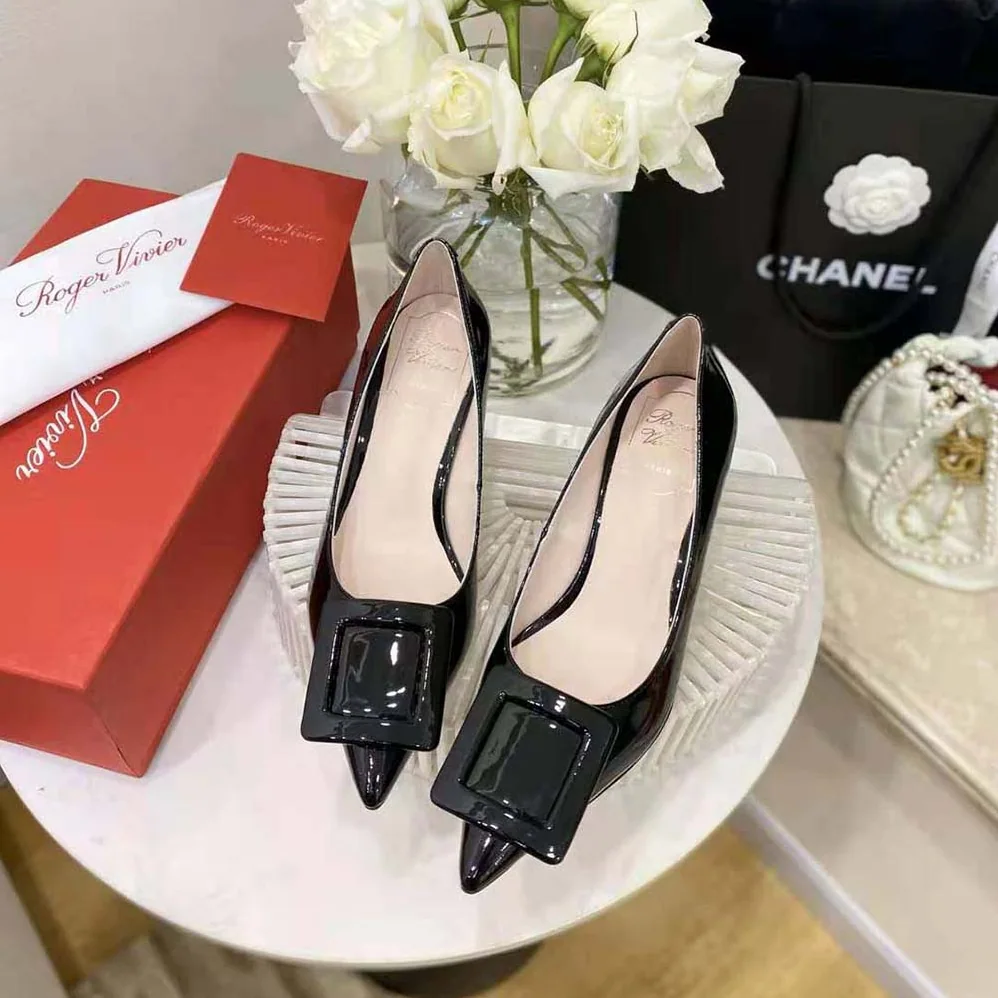 Roger Vivier Viv' In The City Pumps in Patent Leather for Women in Black