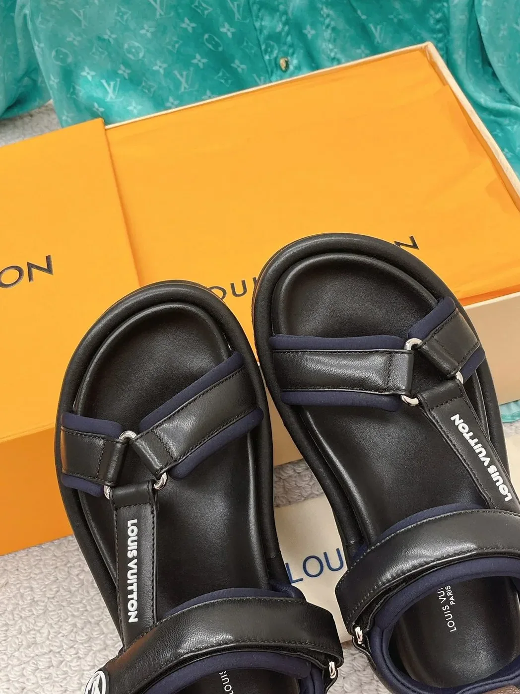 Louis Vuitton Pool Pillow Flatform Comfort Sandal Black LV 1AABR3