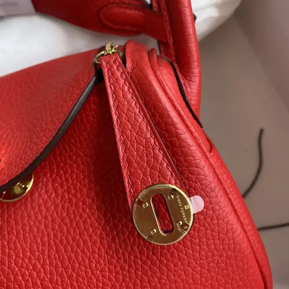 Hermes Lindy Mini 19 in Clemence Leather for Women in Red/Gold