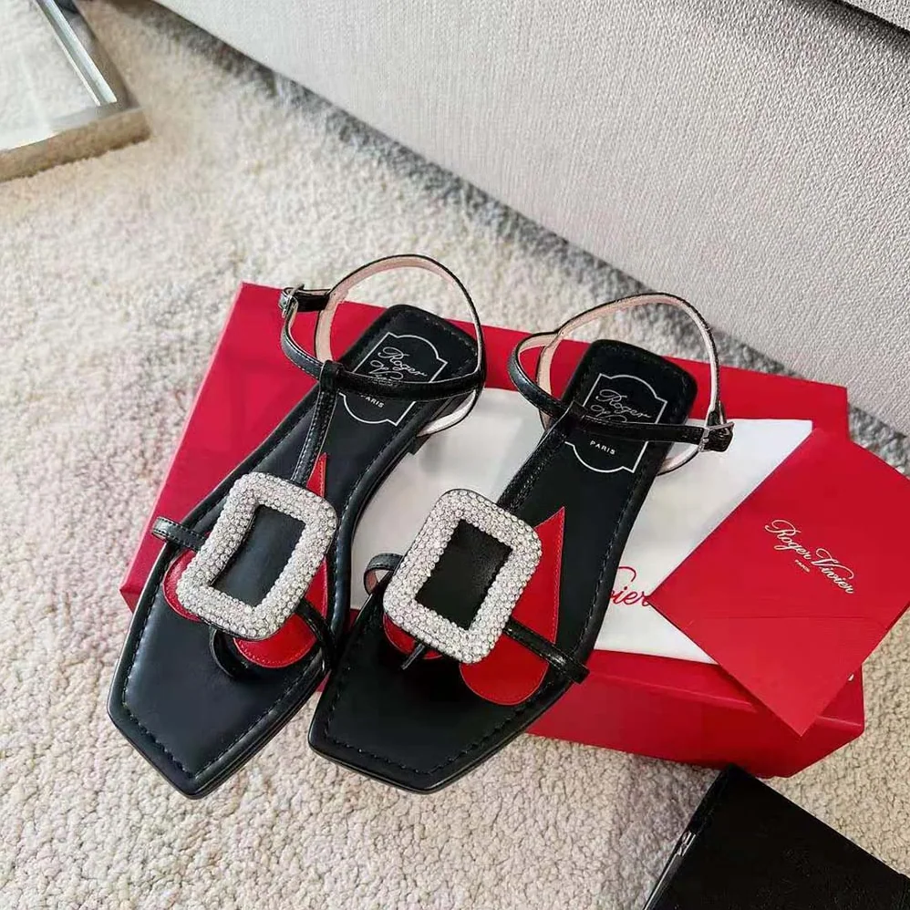 Roger Vivier Viv Choc Strass Buckle Thong Sandals in Leather for Women in Black Roger Vivier Viv Choc Strass Buckle Thong Sandals in Leather for Women in Black