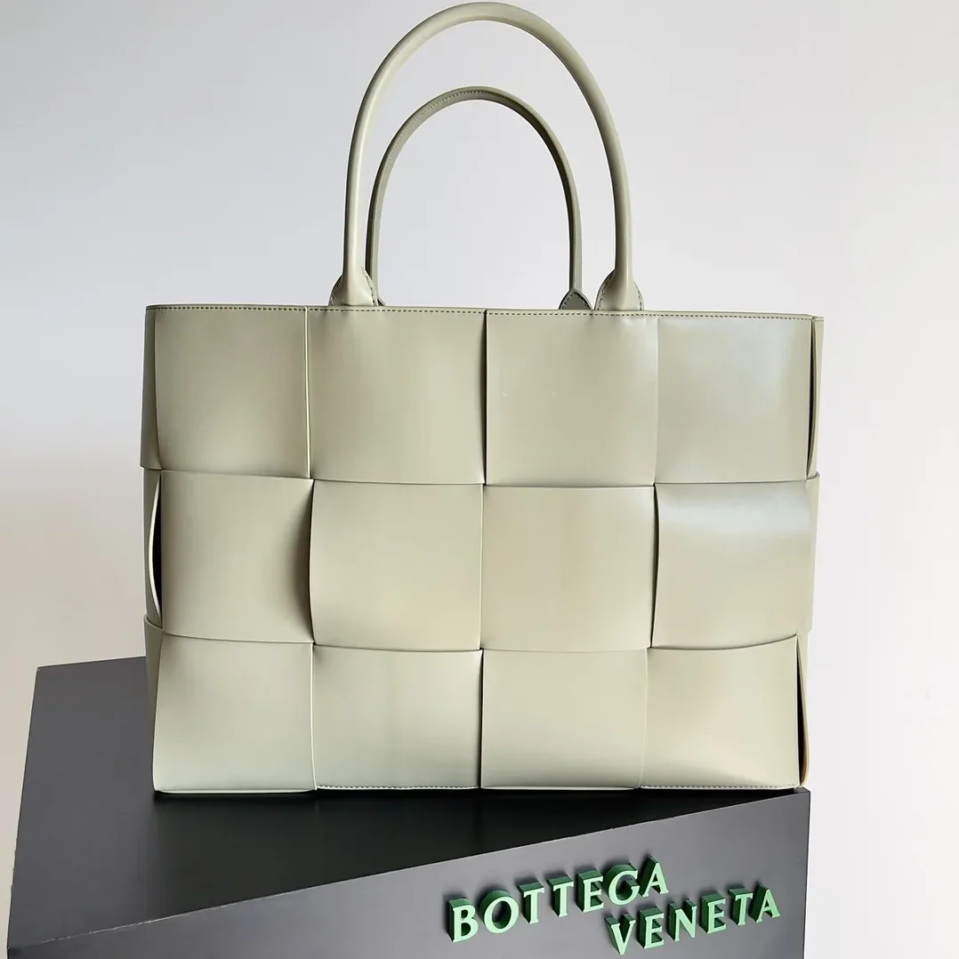Bottega Veneta Large Arco Tote Bag Beige Bottega Veneta Large Arco Tote Bag Beige