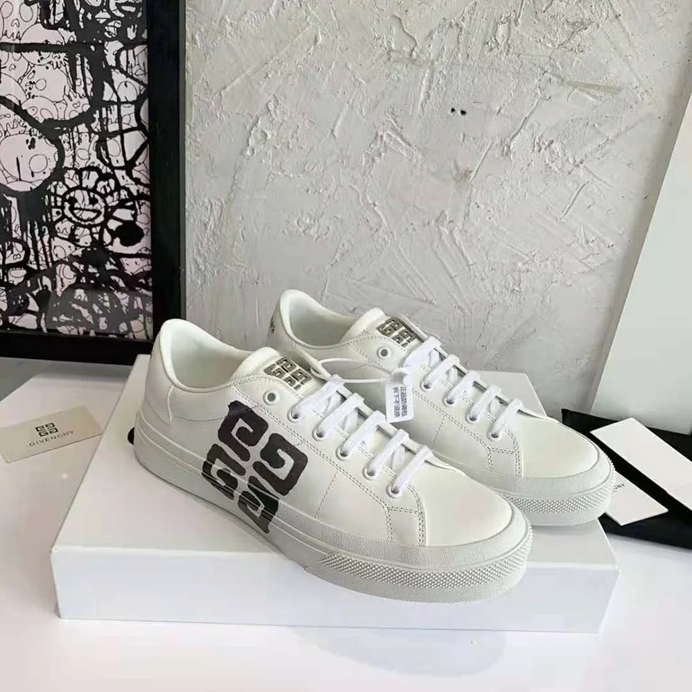 Givenchy Sneakers City Sport in Leather with Tag Effect 4G Print for Unisex in Black
