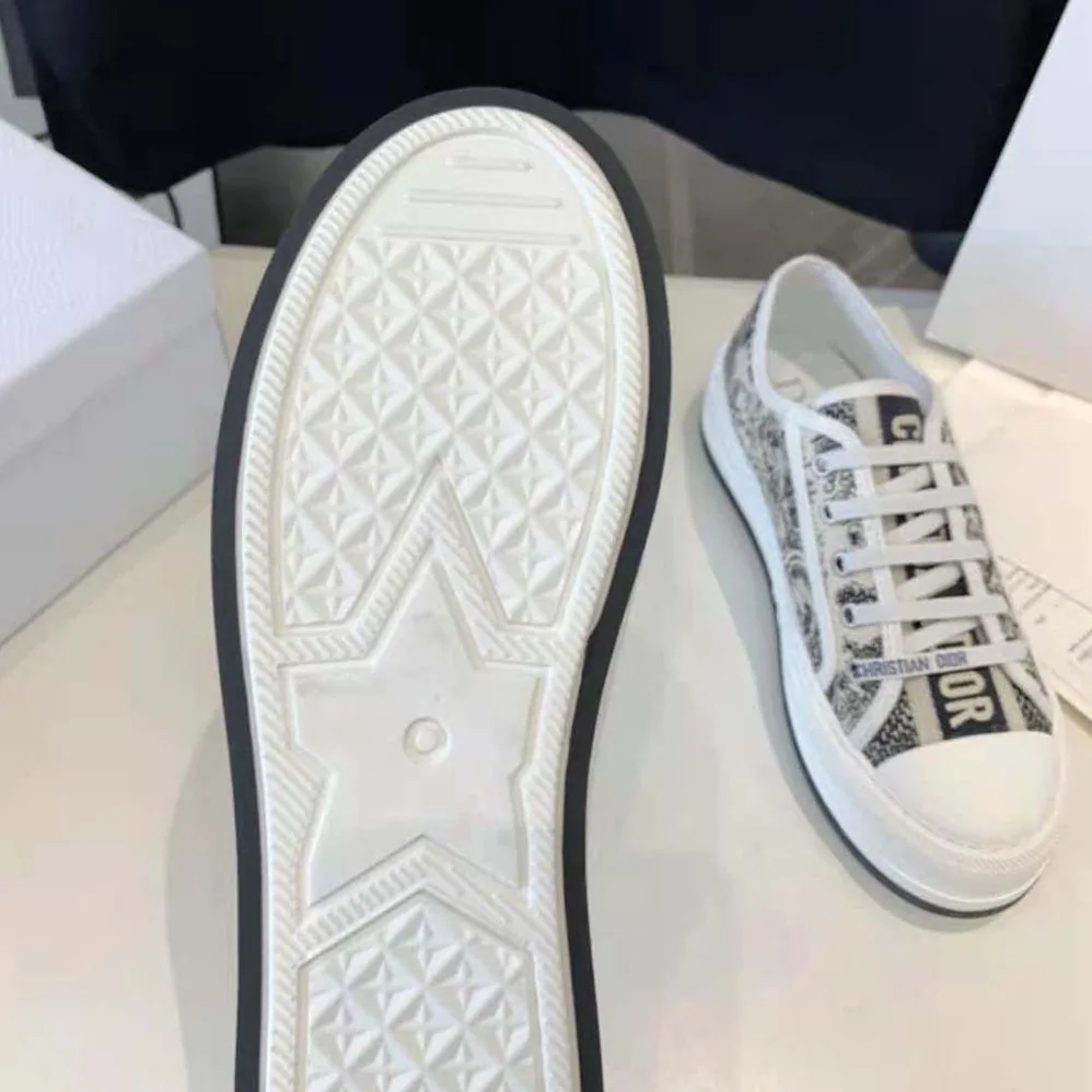 Dior Walk'n'dior Platform Sneaker White Embroidered Cotton with Blue Toile de Jouy Motif for Women Dior Walk'n'dior Platform Sneaker White Embroidered Cotton with Blue Toile de Jouy Motif for Women
