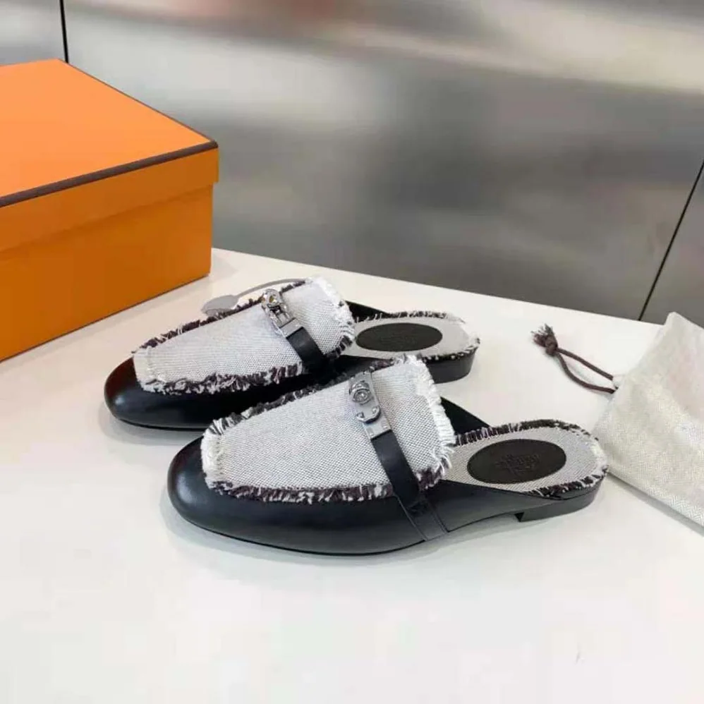 Hermes OZ Mule in Calfskin Leather for Women in Black