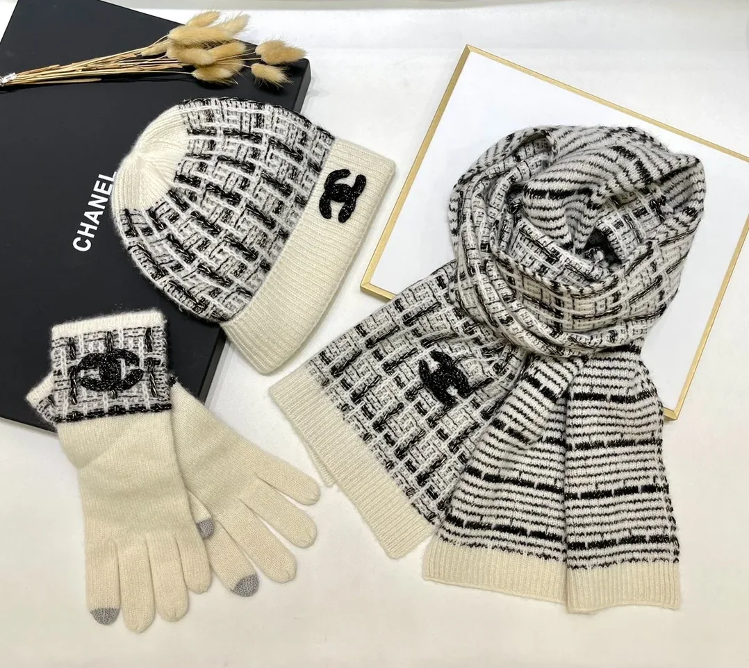 Chanel Monochrome Winter Knit Set Hat, Scarf And Gloves Black & White Chanel Monochrome Winter Knit Set Hat, Scarf And Gloves Black & White
