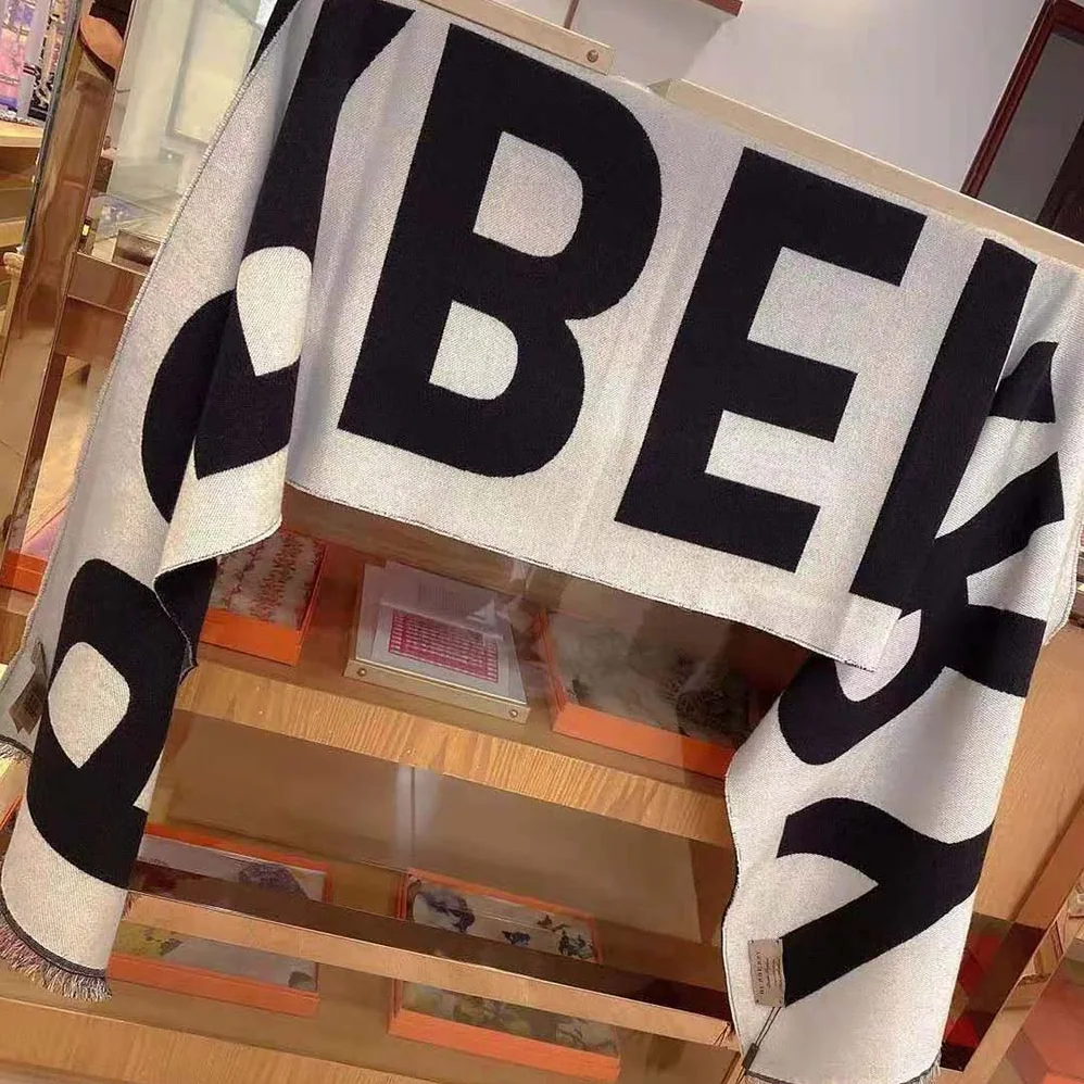 Burberry Logo Wool Jacquard Scarf for Women in Black
