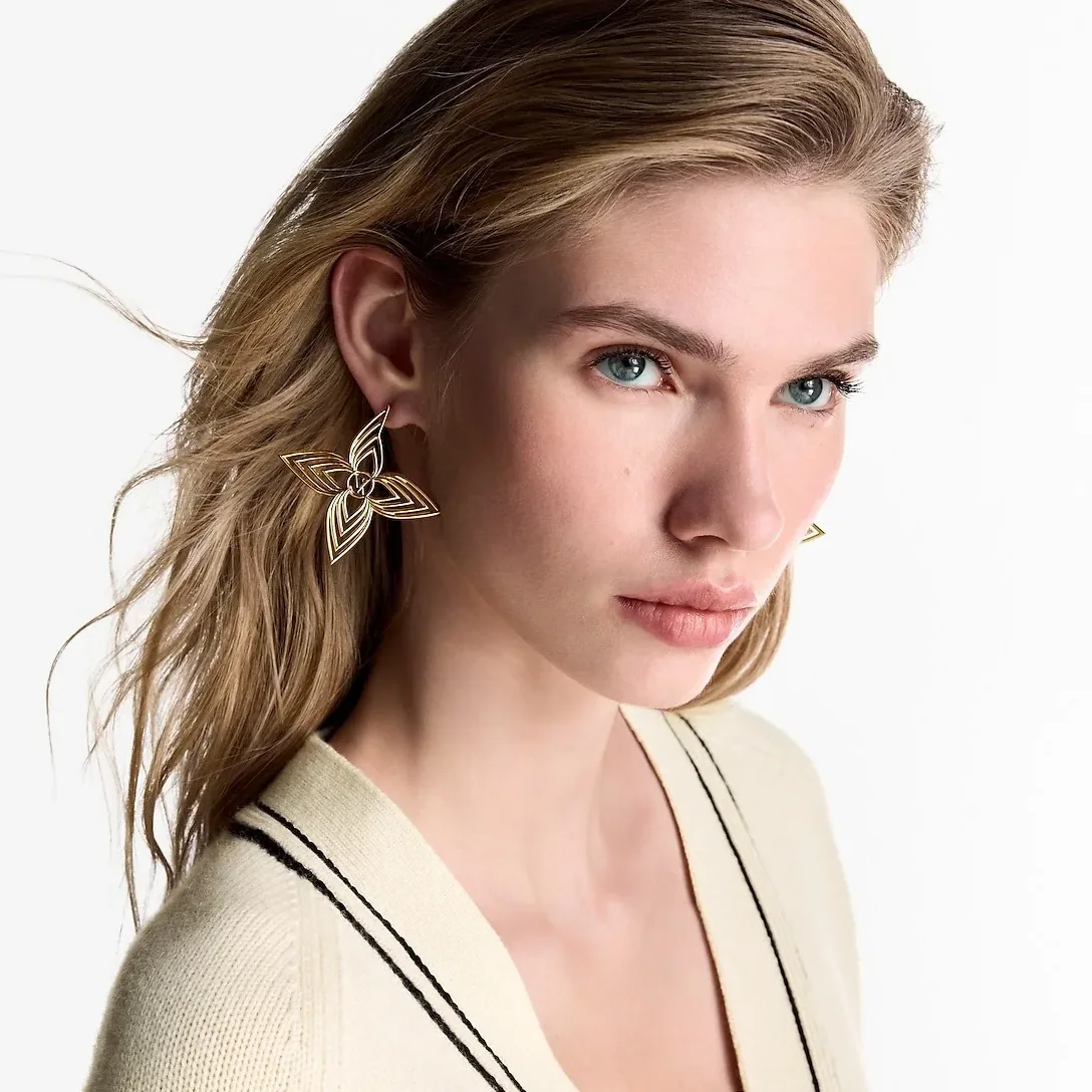 Louis Vuitton Breeze Earrings Gold in Toned