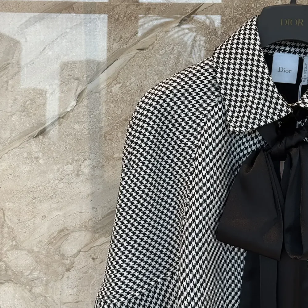 Dior Cape with Tied Neckline Black and White Houndstooth Silk-Virgin for Women in Wool Blend