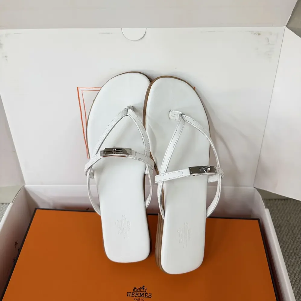 Hermes Miss Sandal in Calfskin for Women in White Hermes Miss Sandal in Calfskin for Women in White