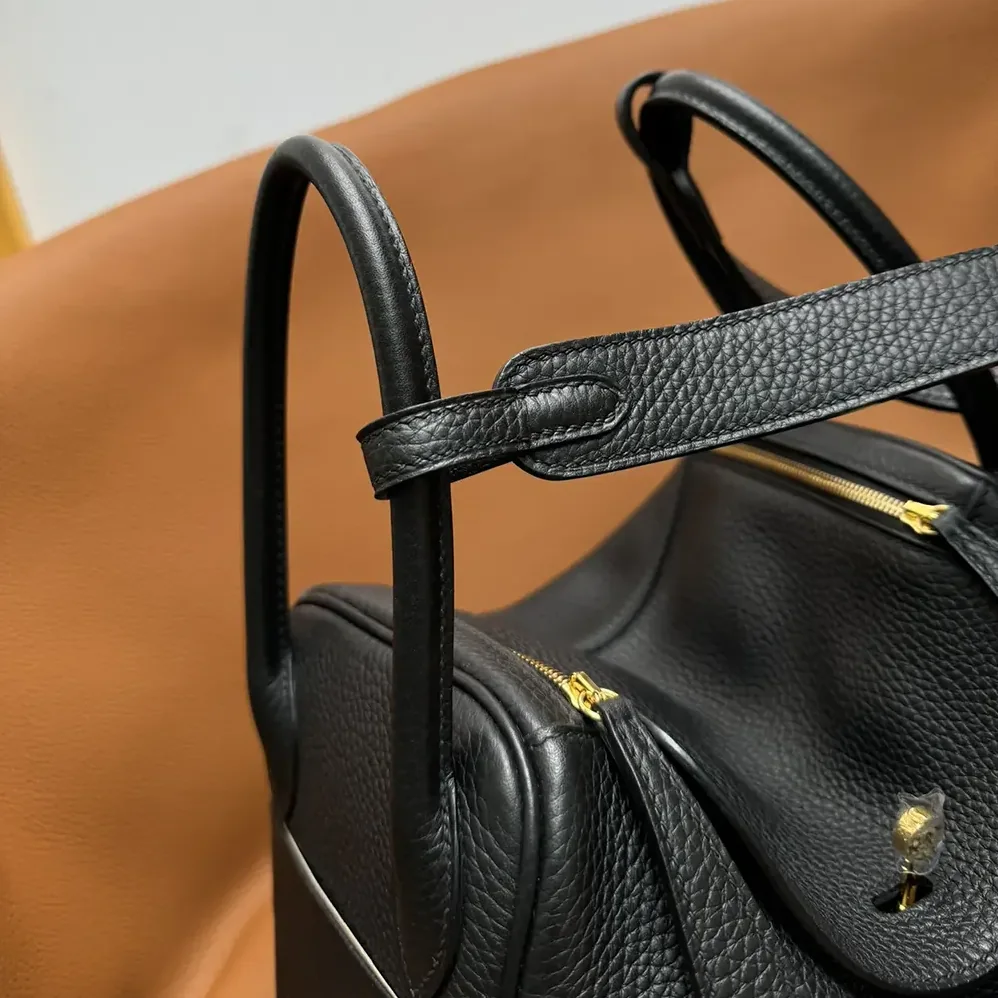 Hermes Lindy 26 in Clemence Leather for Women in Black/Gold