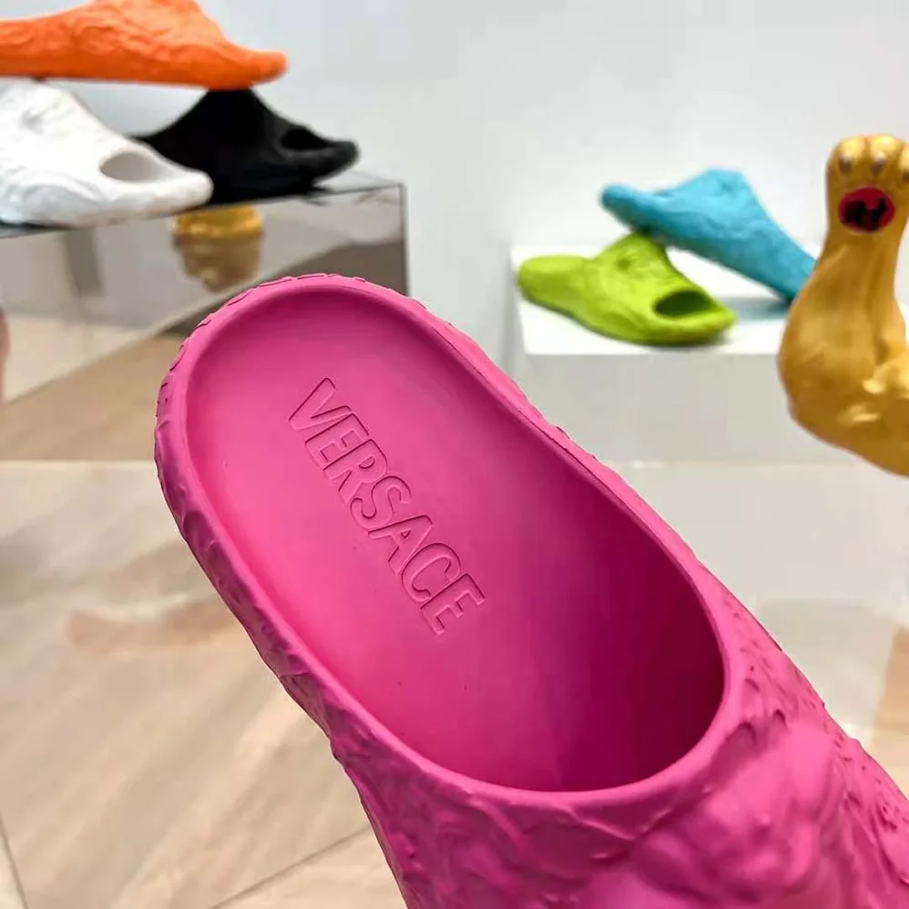 Versace Medusa Dimension Sliders for Unisex in Pink Versace Medusa Dimension Sliders for Unisex in Pink