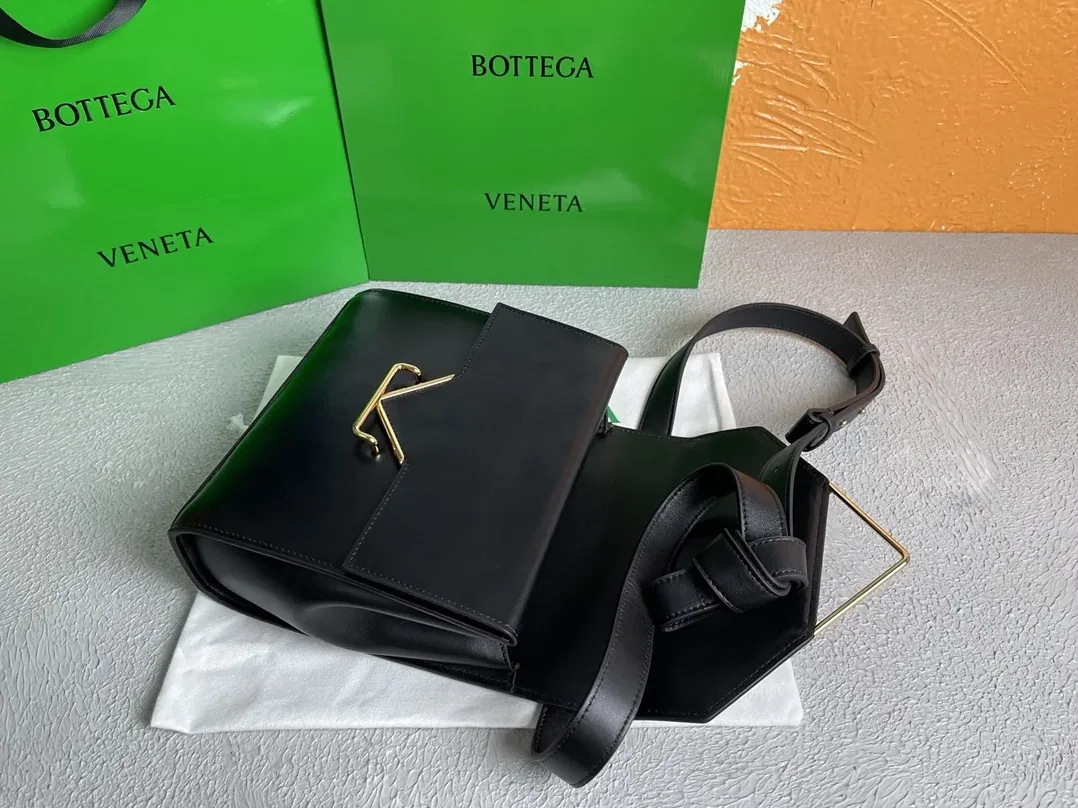 Bottega Veneta Clip Bag Black Bottega Veneta Clip Bag Black