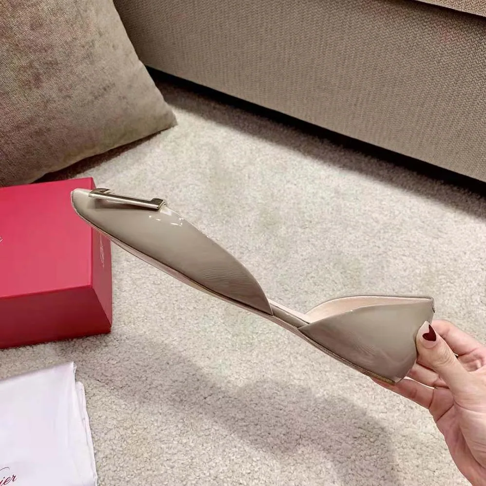 Roger Vivier Trompette Dorsay Metal Buckle Ballerinas in Patent Leather for Women in Beige Roger Vivier Trompette Dorsay Metal Buckle Ballerinas in Patent Leather for Women in Beige