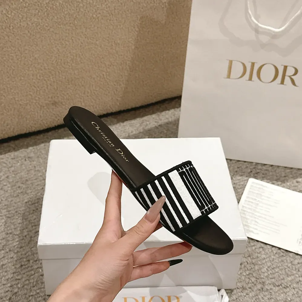 Dior Dway Slide Black and White Cotton Embroidered with Dior Graphique Motif for Women Dior Dway Slide Black and White Cotton Embroidered with Dior Graphique Motif for Women