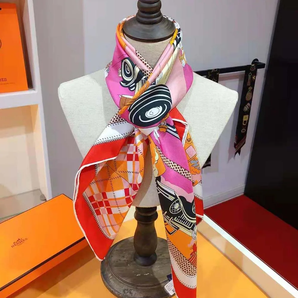 Hermes Confort en Automobile Scarf 70 in Silk Twill with Hand-Rolled Edges for Women in Red