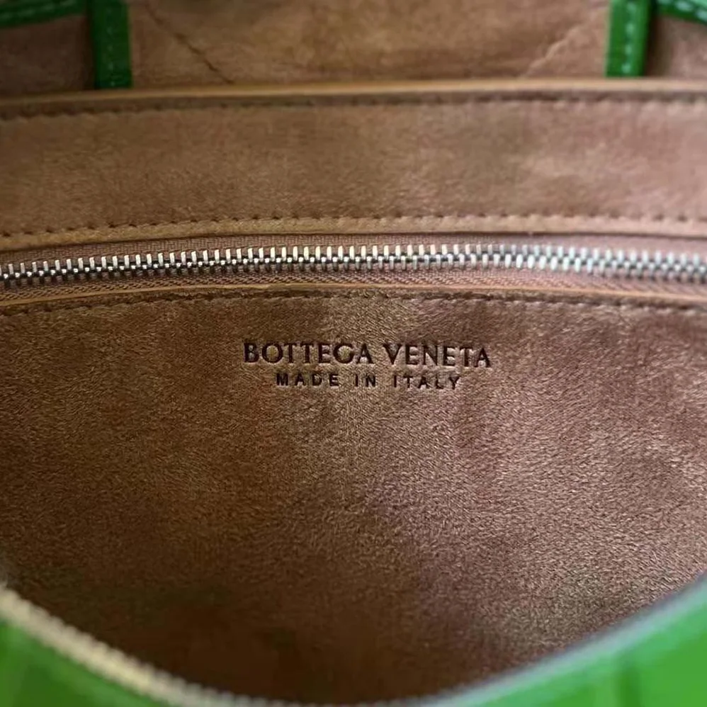 Bottega Veneta Intreccio Slouchy Leather Cross-Body Arco Camera Bag for Men in Green