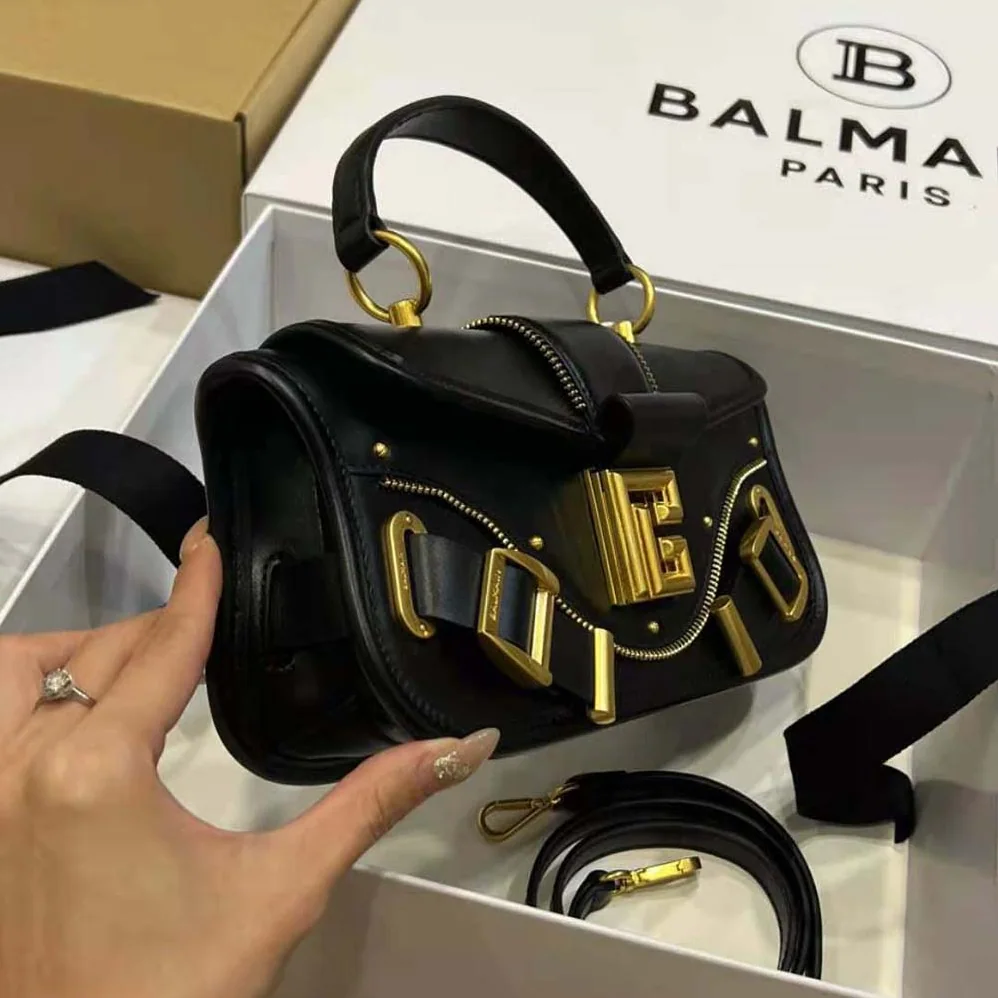 Balmain Blaze Clutch Bag in Smooth Leather for Women in Black Balmain Blaze Clutch Bag in Smooth Leather for Women in Black