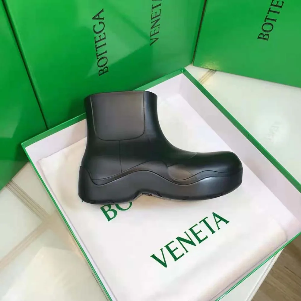 Bottega Veneta Puddle Ankle Boot for Unisex in Black