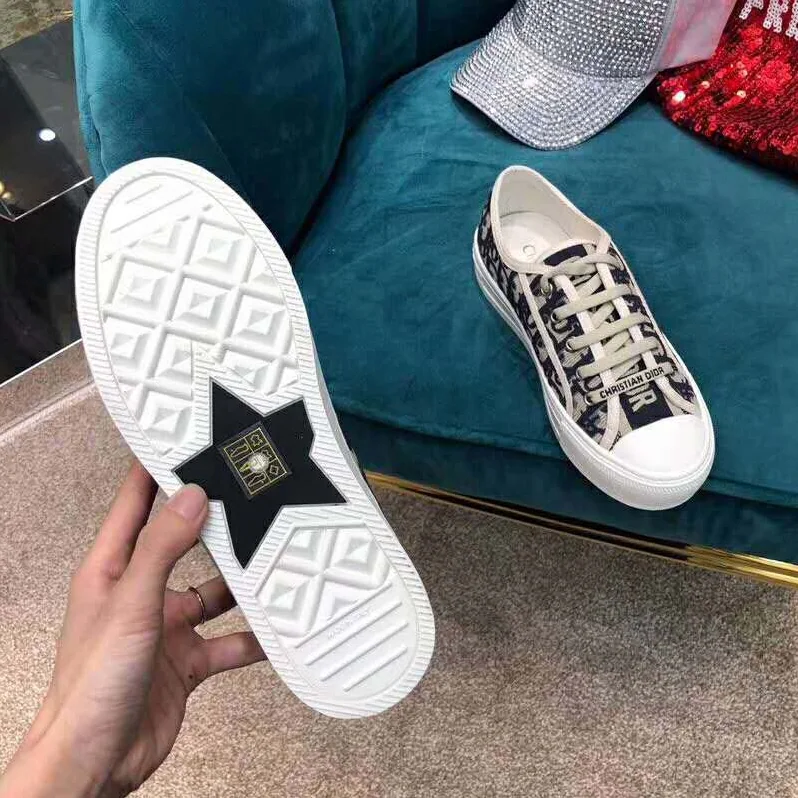 Dior Shoes Walk'n'Dior Sneaker in Oblique Embroidered Canvas for Women in Black Dior Shoes Walk'n'Dior Sneaker in Oblique Embroidered Canvas for Women in Black