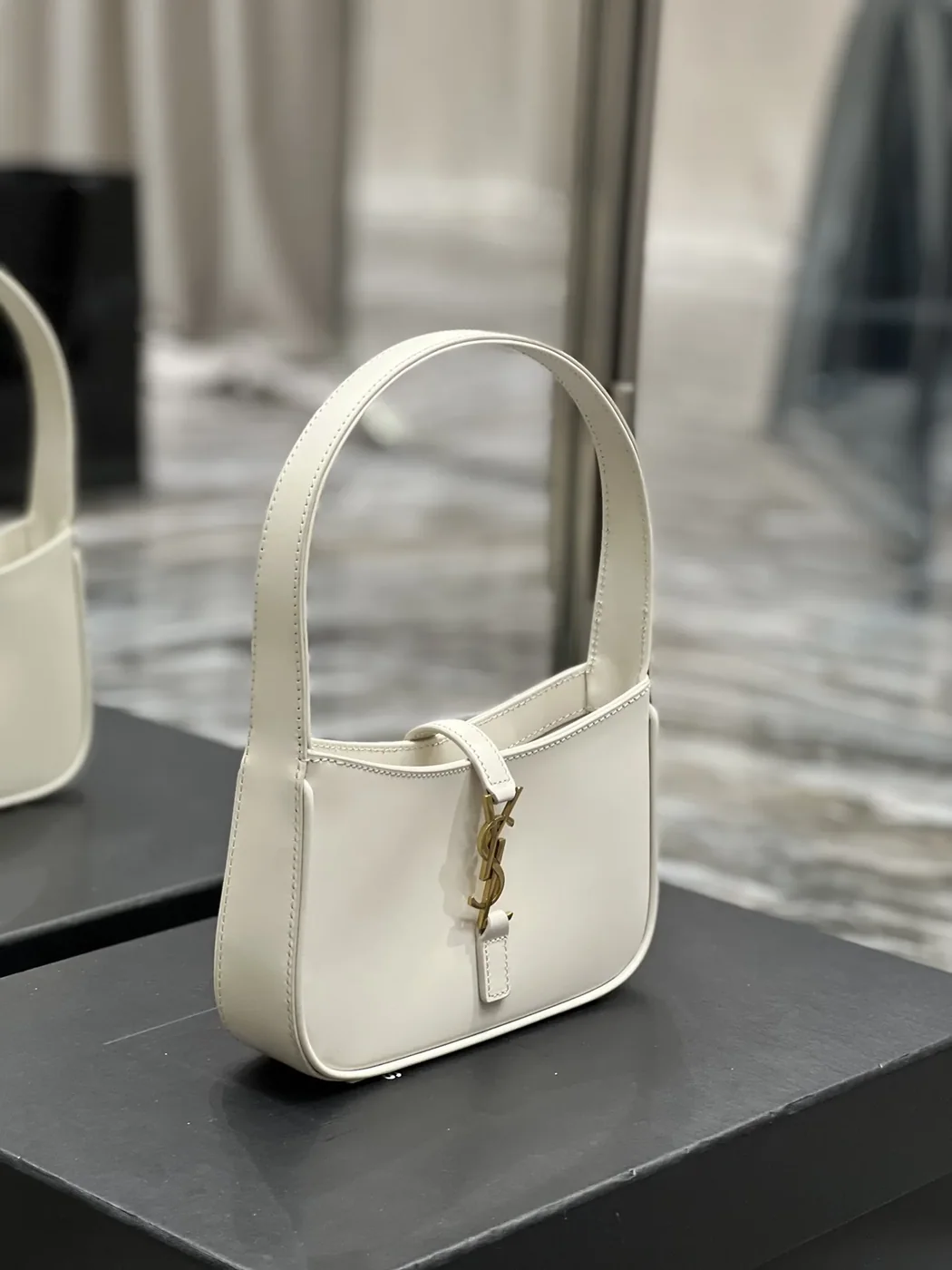 Saint Laurent Le 5 A 7 Mini White / Saint Laurent Le 5 A 7 Mini White /