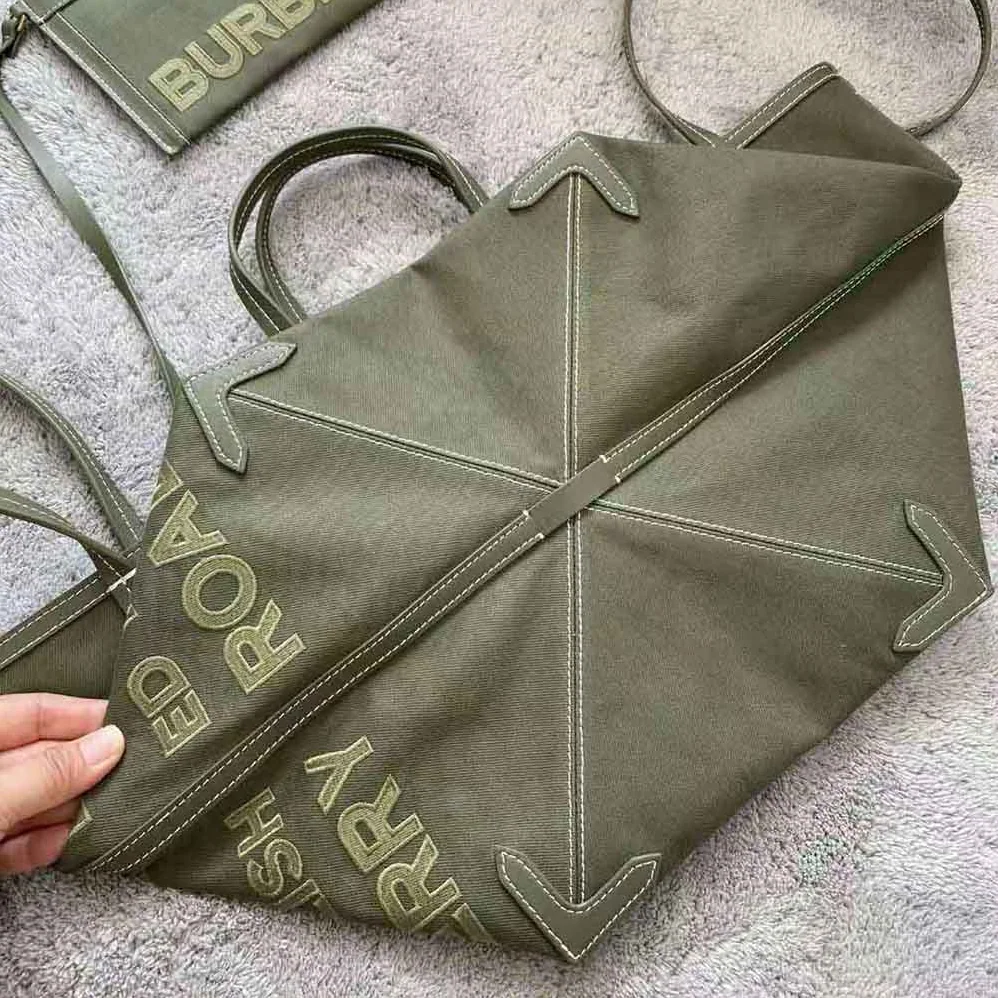 Burberry Mini Horseferry Linen Cotton Canvas Beach Tote for Women in Green
