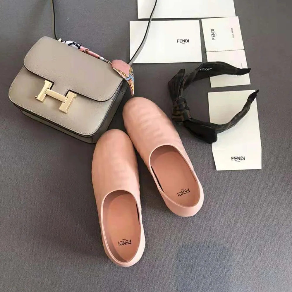 Fendi Signature Pink Nappa Leather Slippers for Unisex Fendi Signature Pink Nappa Leather Slippers for Unisex