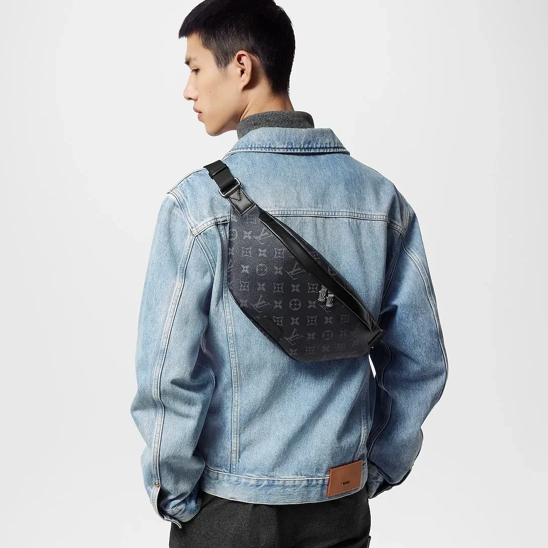 Louis Vuitton Discovery PM Bumbag / Monogram Eclipse Canvas Silver Hardware