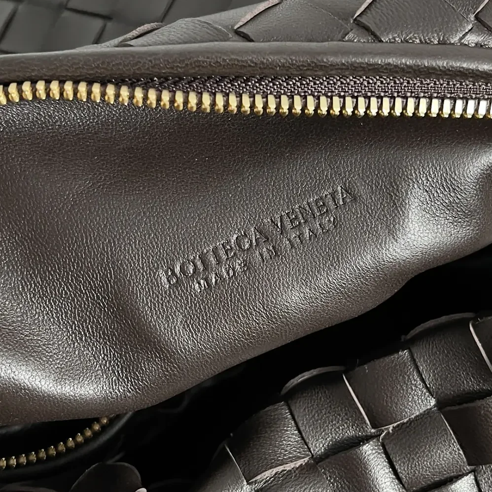 Bottega Veneta Small Jodie for Women in Chocolate Bottega Veneta Small Jodie for Women in Chocolate
