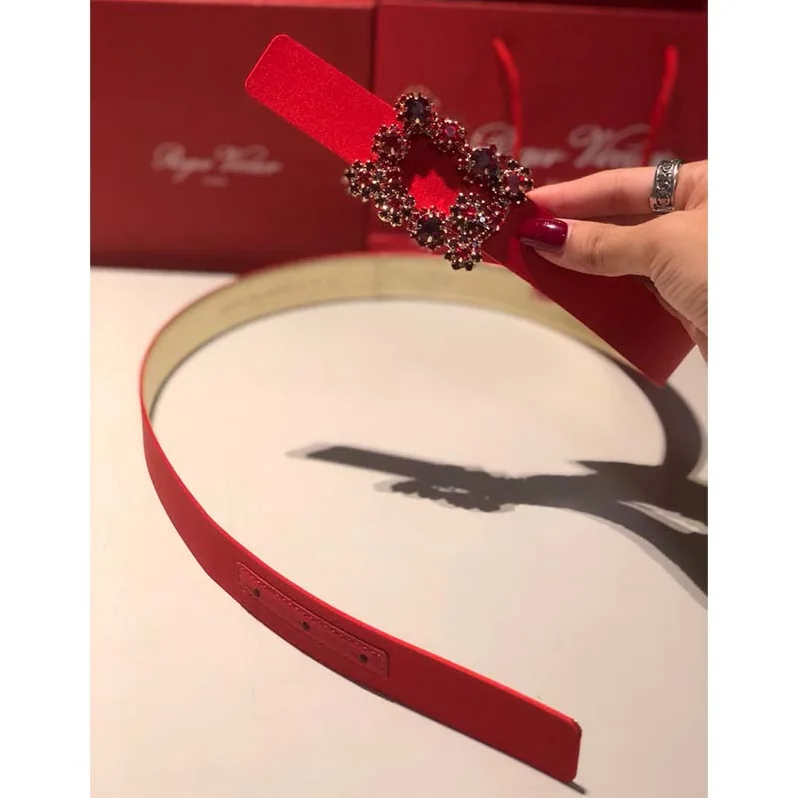 Roger Vivier Wome Flowers Belt in Silk Satin in Red