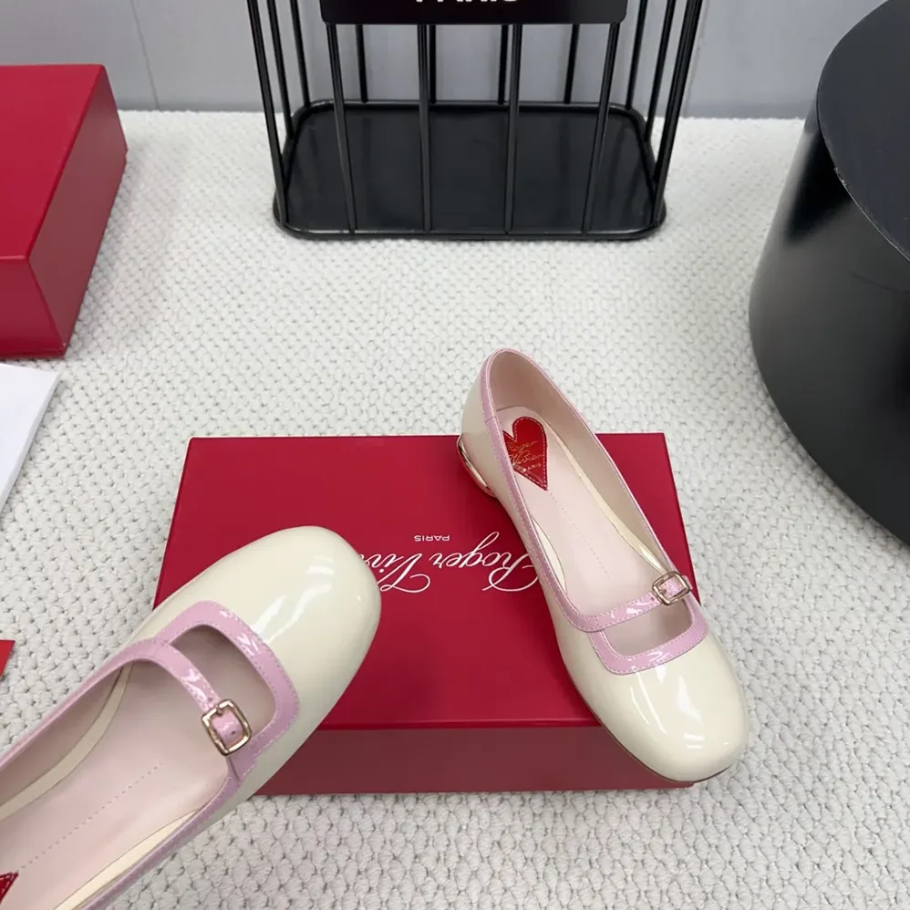 Roger Vivier Viv' Podium Ballerinas in Patent Leather for Women in White Roger Vivier Viv' Podium Ballerinas in Patent Leather for Women in White