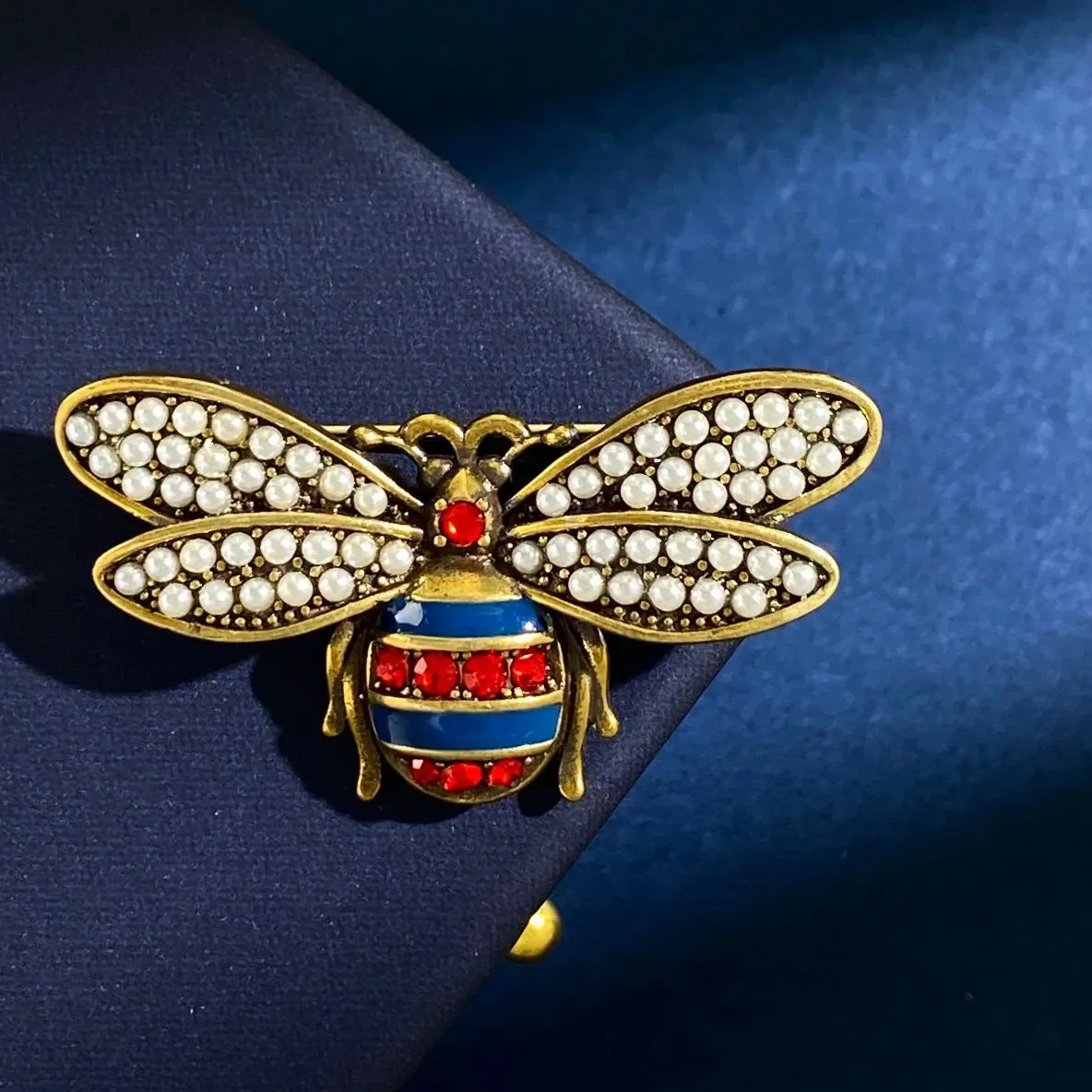 Gucci Bee Series Pearl Red Diamond Bee Brooch Gold