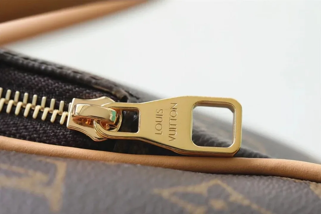 Louis Vuitton Ellipse BB Handbag Created By Nicolas Ghesquiere From Classic Monogram Canvas Brown / Louis Vuitton Ellipse BB Handbag Created By Nicolas Ghesquiere From Classic Monogram Canvas Brown /
