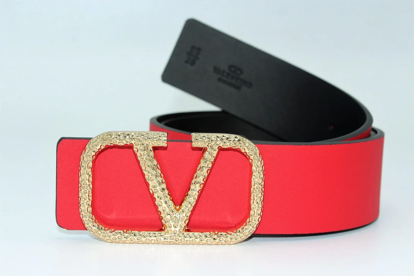 REVERSIBLE V LOGO SIGNATURE BELT IN GLOSSY CALFSKIN