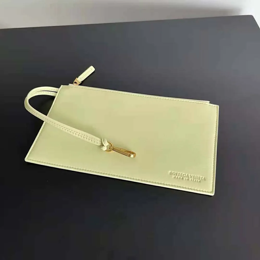 Bottega Veneta Medium Cabat Leather Tote Bag for Women in Lime Bottega Veneta Medium Cabat Leather Tote Bag for Women in Lime