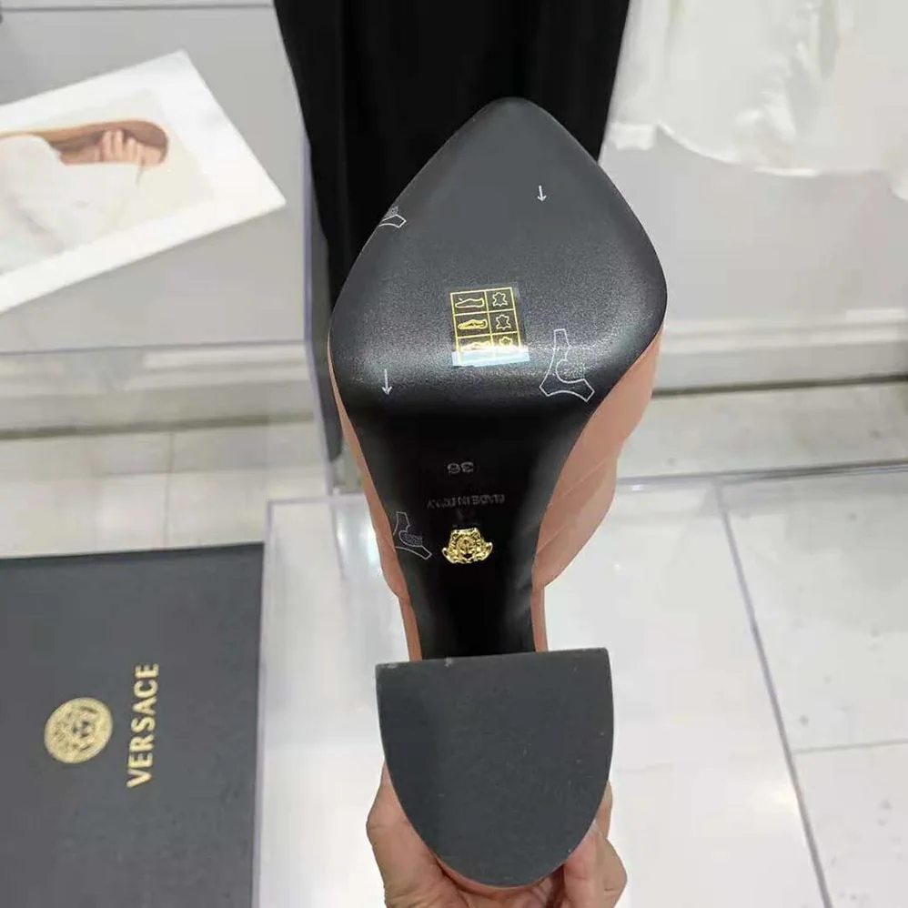 Versace Medusa Aevitas Platform Pumps in 15.5cm Heel Hight for Women in Pink