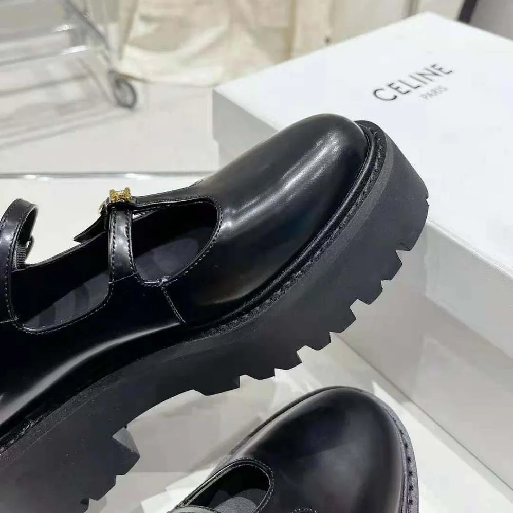 Celine Bulky Babies Triomphe in Polished Bull for Women in Black Celine Bulky Babies Triomphe in Polished Bull for Women in Black