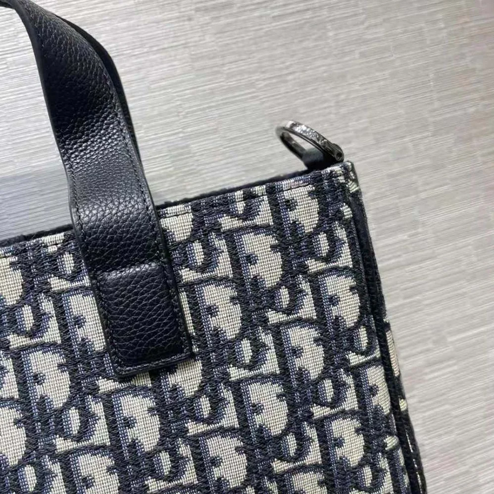 Dior Saddle Tote Bag with Shoulder Strap Beige and Black Dior Oblique Jacquard for Men Dior Saddle Tote Bag with Shoulder Strap Beige and Black Dior Oblique Jacquard for Men