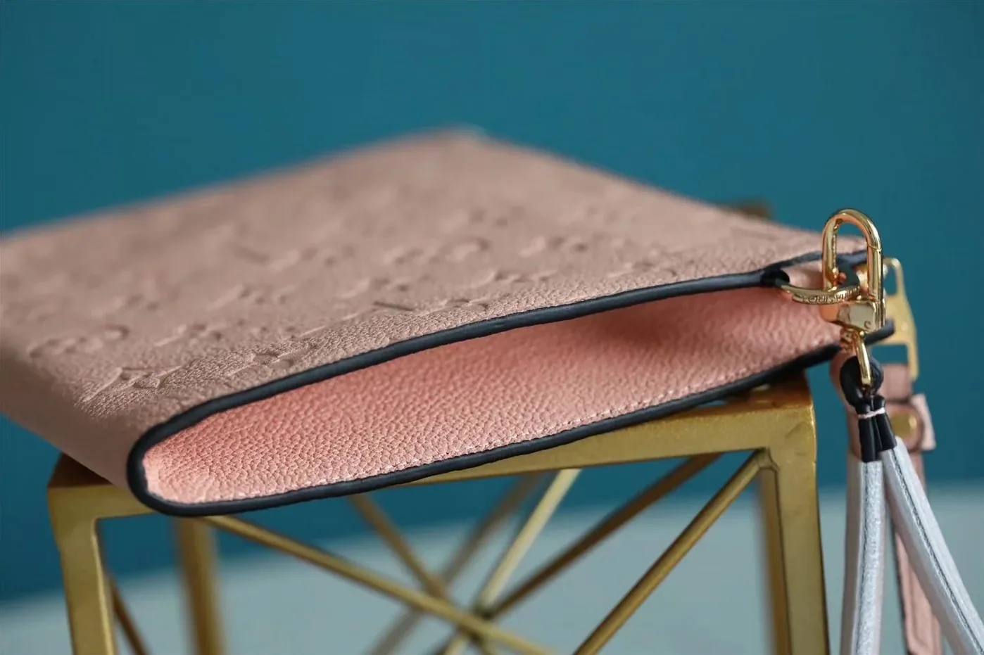 Louis Vuitton Pochette Melanie MM Monogram Empreinte Pink