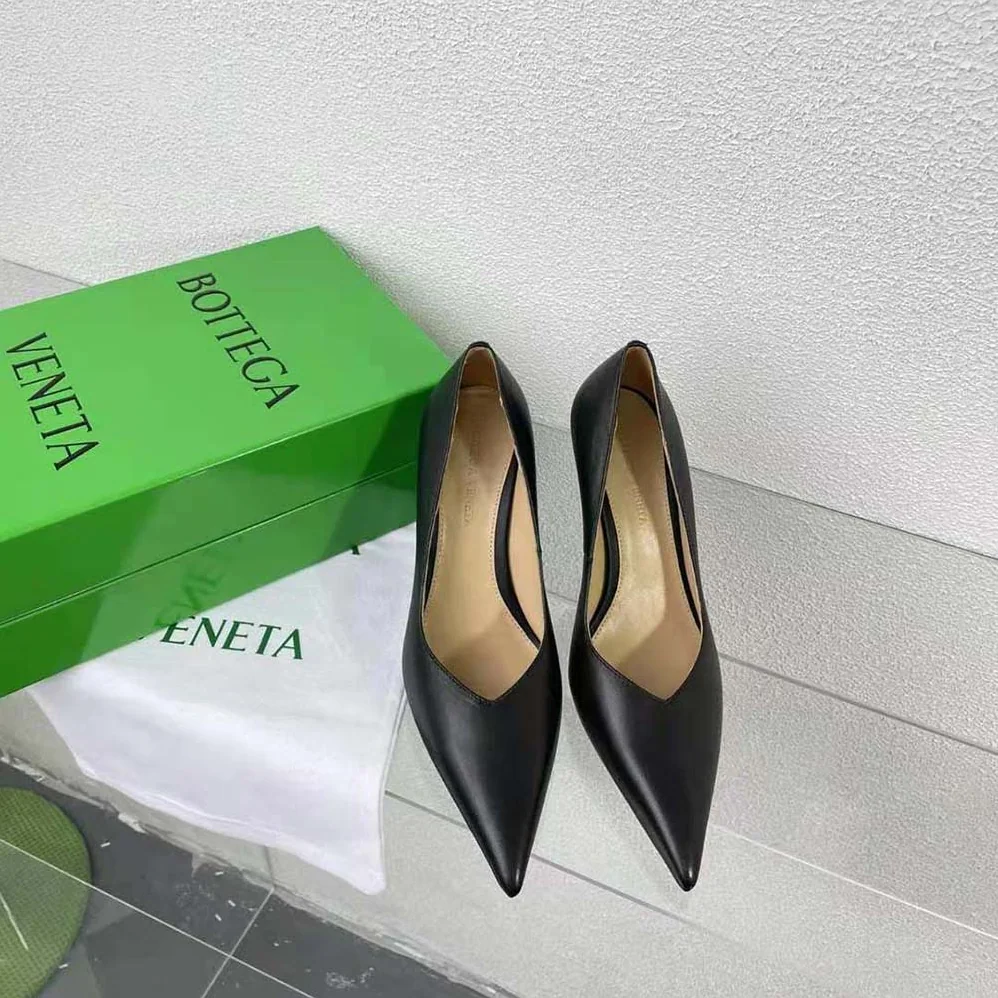 Bottega Veneta Punta Pump in 10 cm Heel Height for Women in Black Bottega Veneta Punta Pump in 10 cm Heel Height for Women in Black