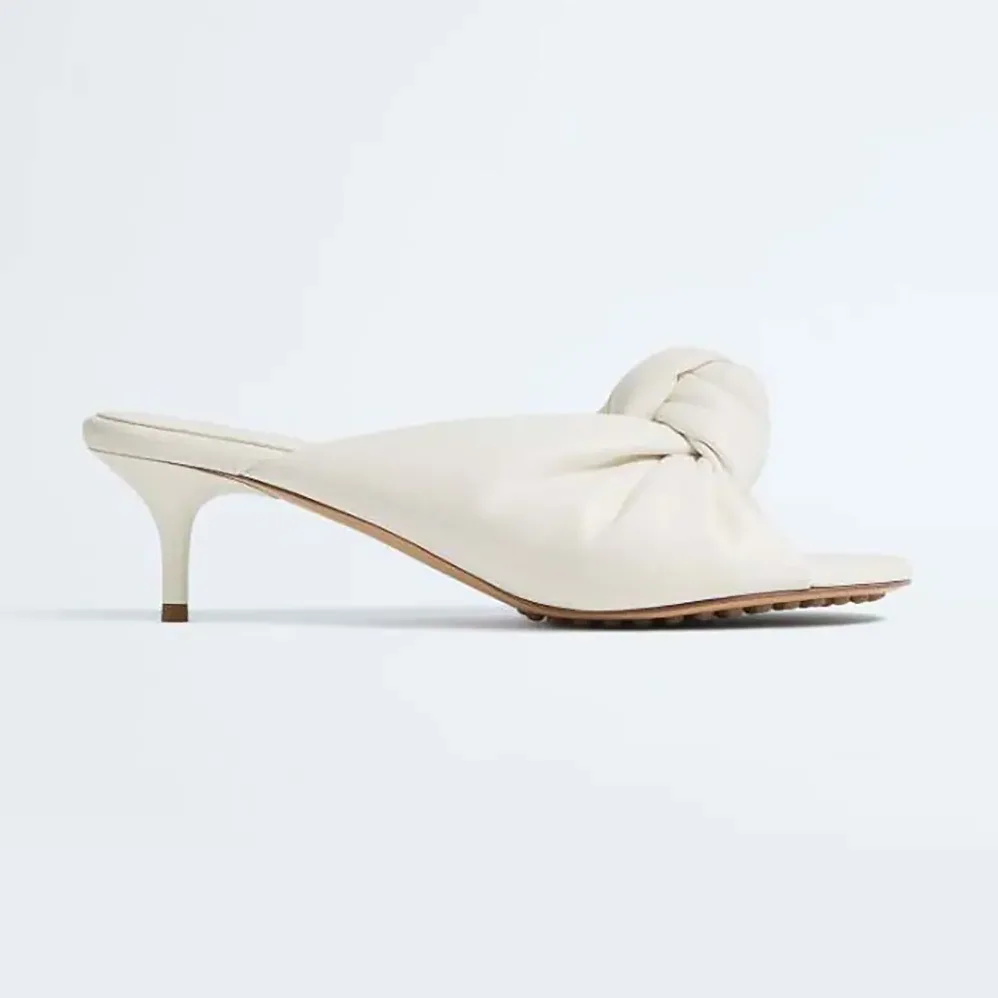 Bottega Veneta Cherry Mule in Supple Nappa Leather for Women in Alabaster Bottega Veneta Cherry Mule in Supple Nappa Leather for Women in Alabaster