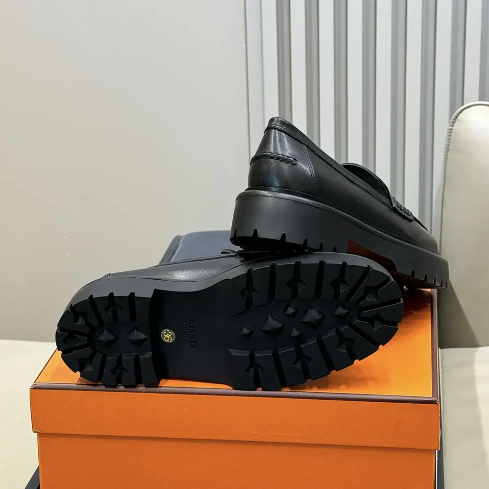 Hermes Klement Loafer in Calfskin for Women in Black Hermes Klement Loafer in Calfskin for Women in Black