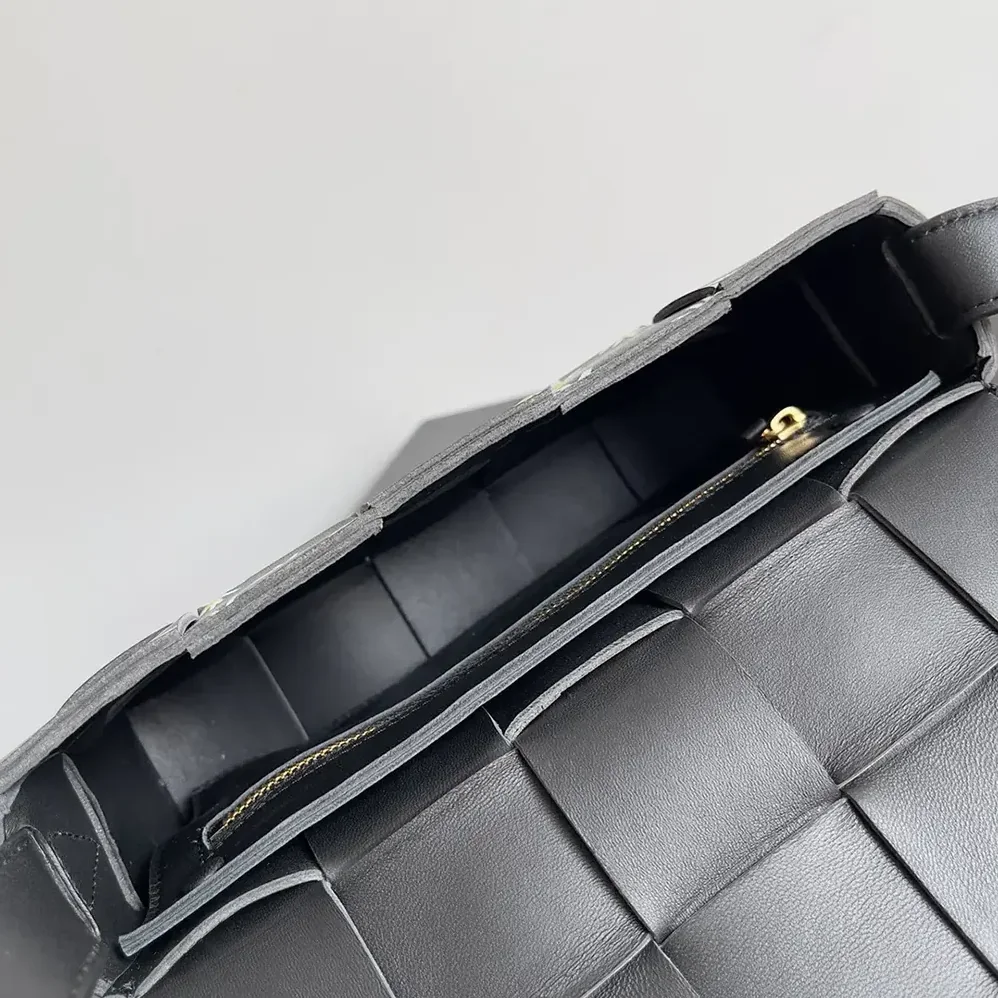 Bottega Veneta Cassette Intreccio Leather Cross for Women in body Bag Embellished Bottega Veneta Cassette Intreccio Leather Cross for Women in body Bag Embellished