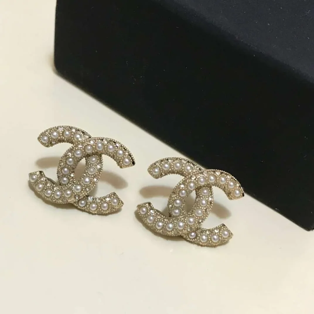 Chanel Pearl Earrings Gold Chanel Pearl Earrings Gold