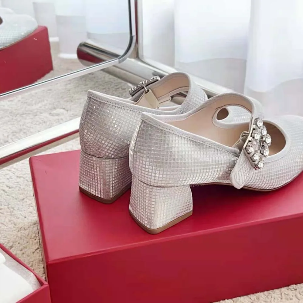 Roger Vivier Trés Vivier Strass Buckle Babies Pumps in Fabric for Women in Silver Roger Vivier Trés Vivier Strass Buckle Babies Pumps in Fabric for Women in Silver