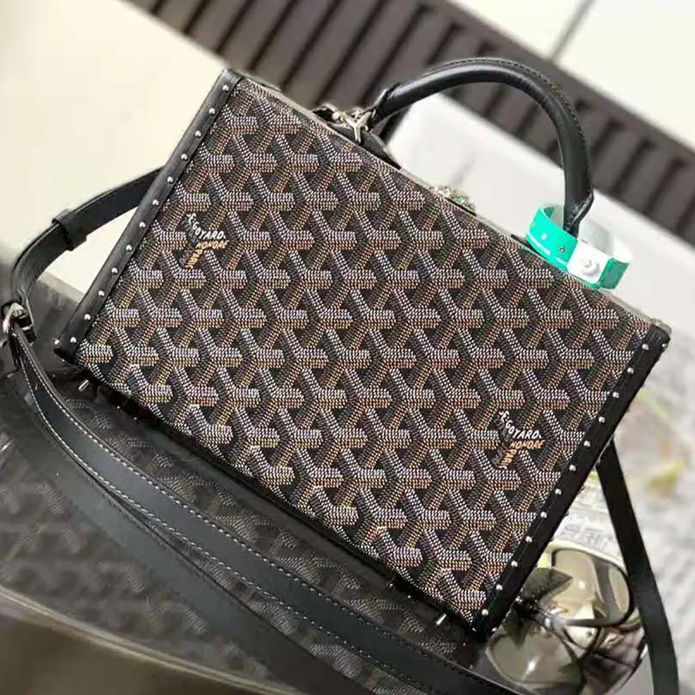 Goyard Sac Malle Grand Hôtel in Goyardine Canvas & Clamecy Calfskin for Women in Black Goyard Sac Malle Grand Hôtel in Goyardine Canvas & Clamecy Calfskin for Women in Black