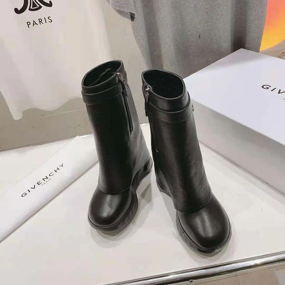 Givenchy Shark Lock Biker Ankle Boots in Grained Leather for Women in Black Givenchy Shark Lock Biker Ankle Boots in Grained Leather for Women in Black