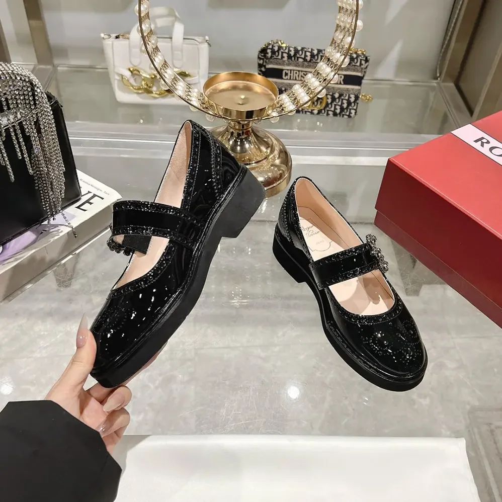 Roger Vivier Viv' Rangers Mary Janes in Leather for Women in Black Roger Vivier Viv' Rangers Mary Janes in Leather for Women in Black