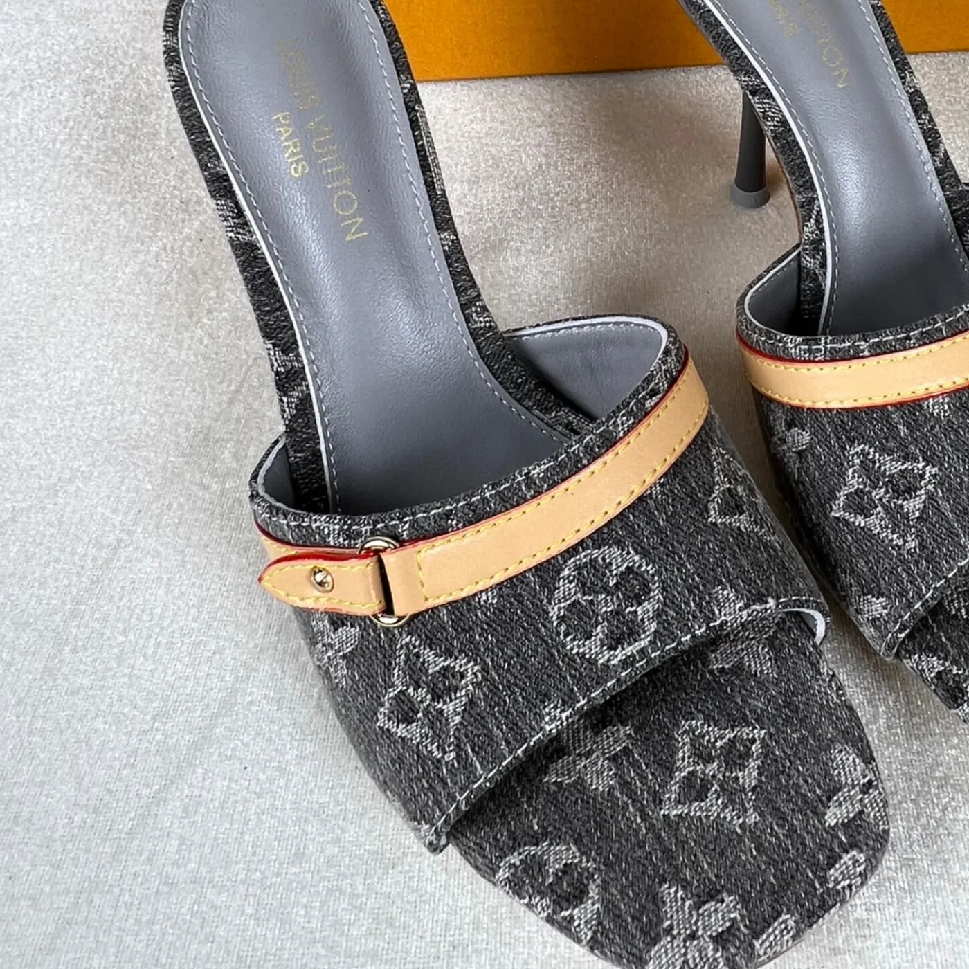 Louis Vuitton 6AM Mule Grey 1ADIGT Louis Vuitton 6AM Mule Grey 1ADIGT