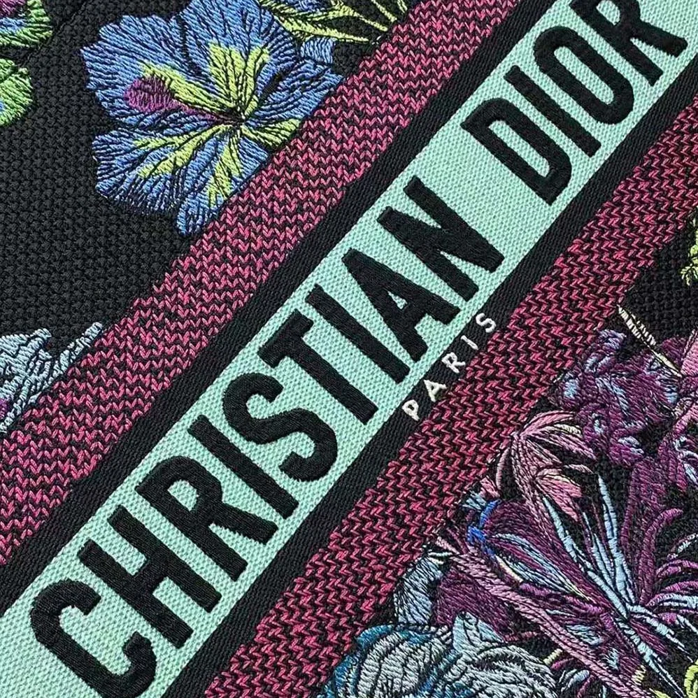 Dior Medium Dior Book Tote Blue Multicolor Toile de Jouy Voyage Embroidery for Women Dior Medium Dior Book Tote Blue Multicolor Toile de Jouy Voyage Embroidery for Women